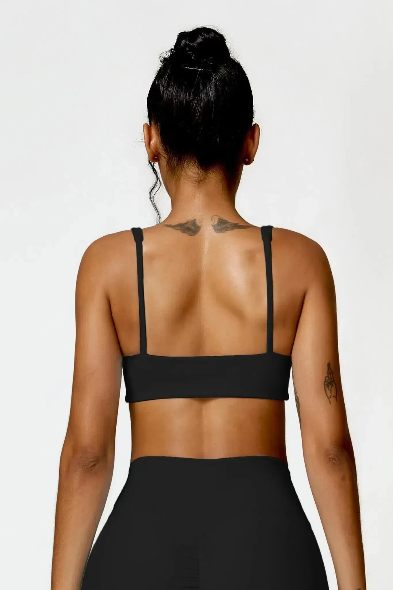 Jovana – Heart-shaped neckline – Supportive sports bra
