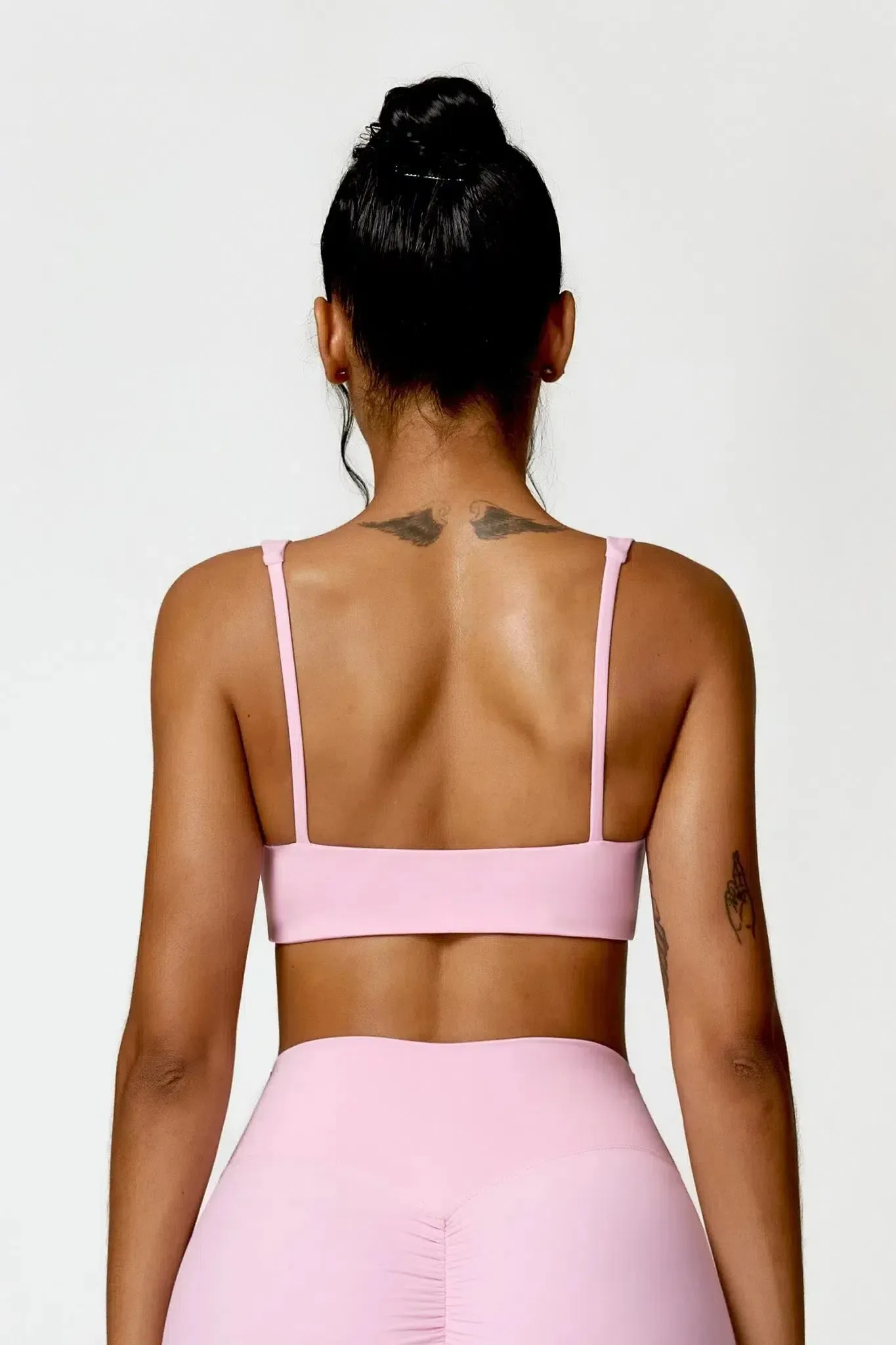 Jovana – Heart-shaped neckline – Supportive sports bra
