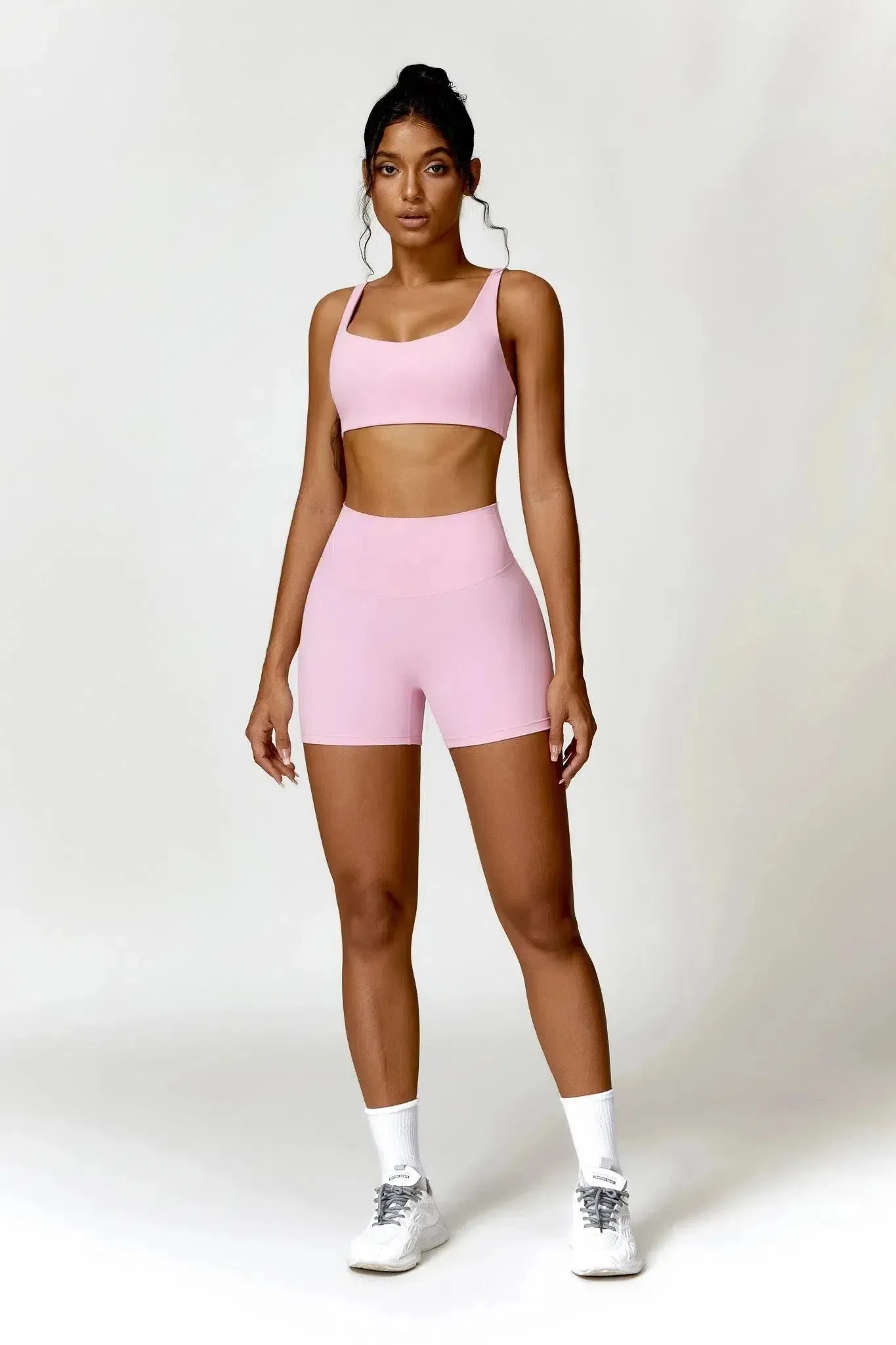 Jovana – Heart-shaped neckline – Supportive sports bra