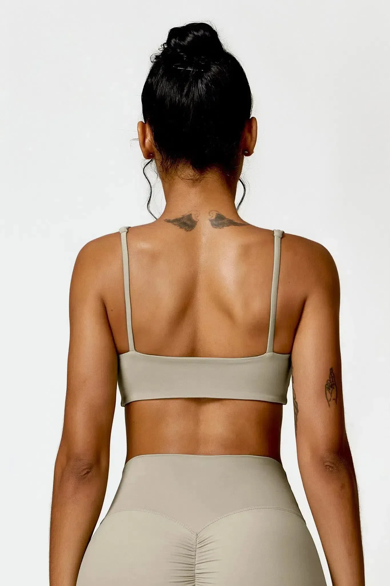 Jovana – Heart-shaped neckline – Supportive sports bra